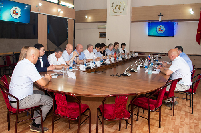 Сибирский федеральный университет поможет КРСУ стать передовым вузом